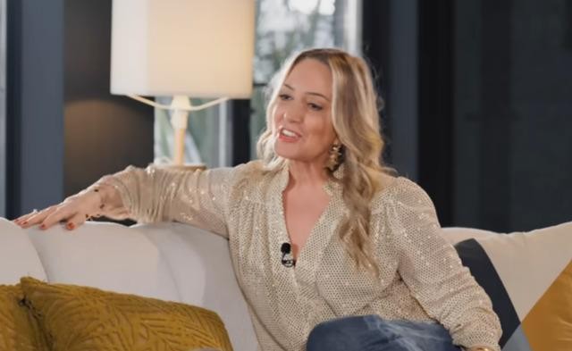 Məşhur aktyorun 18+ sualına verdiyi cavabaparıcını da utandırdı